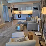 Luxurious 1 Bedroom Apartment