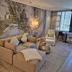 Luxurious 1 Bedroom Apartment